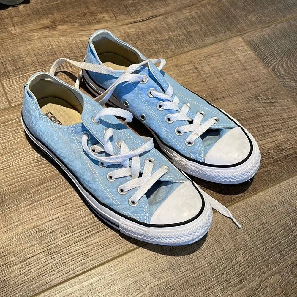 Converse - Picture 1 of 2
